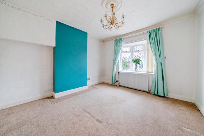 2 Bedroom Bungalow For Sale In Woodmere Avenue, Croydon, CR0
