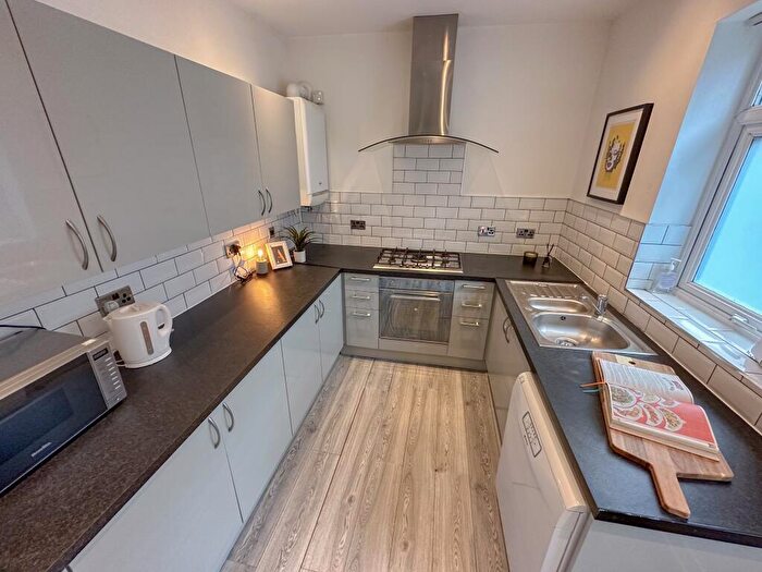 6 Bedroom Terraced House To Rent In Hannan Road, L6