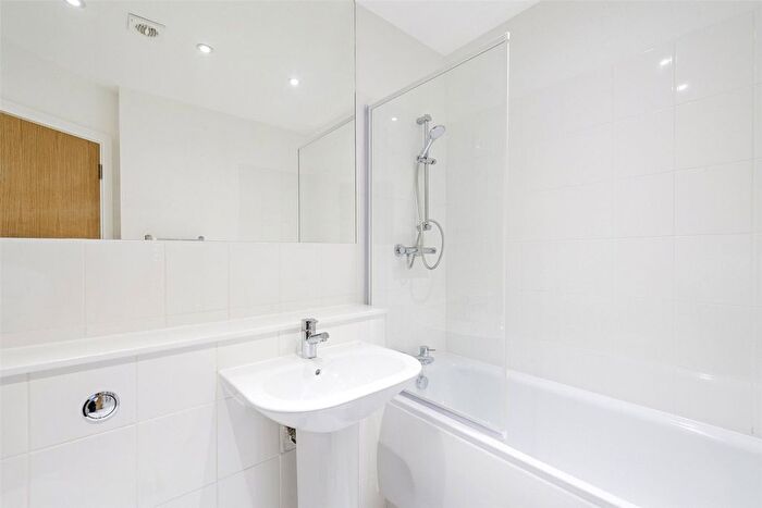 1 Bedroom Flat To Rent In High Road, Finchley, N12