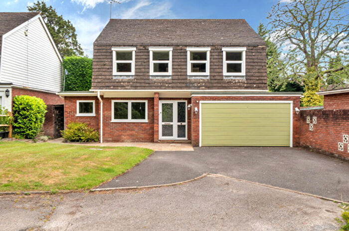 4 Bedroom Detached House For Sale In Glenhurst, Windlesham, Surrey, GU20