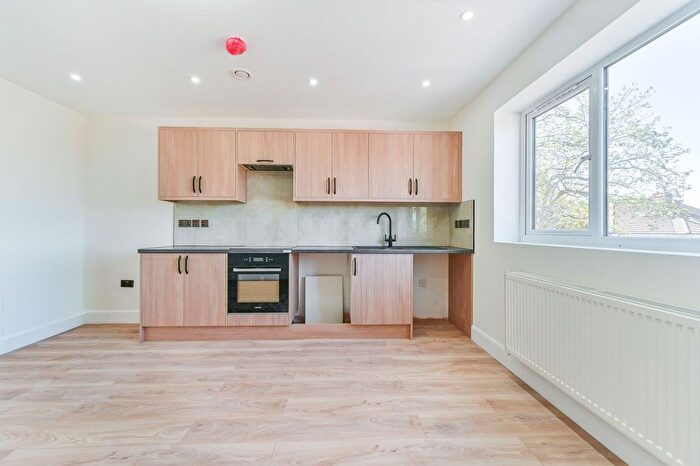 1 Bedroom Flat To Rent In Waverley Way, Carshalton Beeches, Carshalton, SM5
