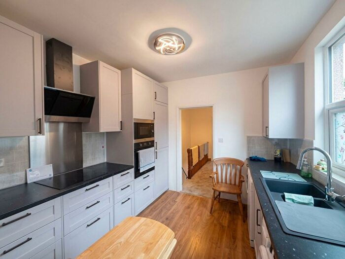 2 Bedroom Flat To Rent In Edgington Road, London, SW16