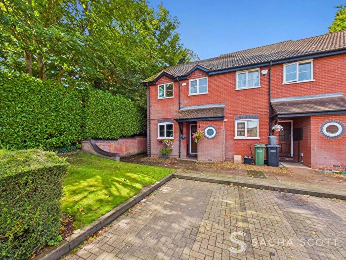 3 Bedroom End Of Terrace House For Sale In Upper Dunnymans, Banstead, SM7