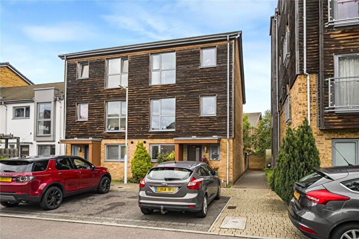 4 Bedroom End Of Terrace House For Sale In Tumbling Dice Mews, Dartford, Kent, DA1