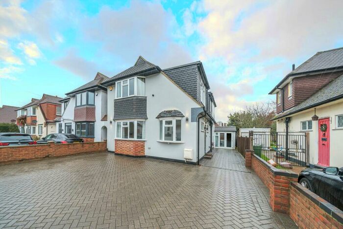 4 Bedroom Semi-Detached House To Rent In Lawrence Avenue, New Malden, KT3