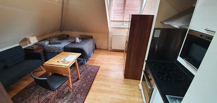 Studio To Rent In Brondesbury Park, London, NW6