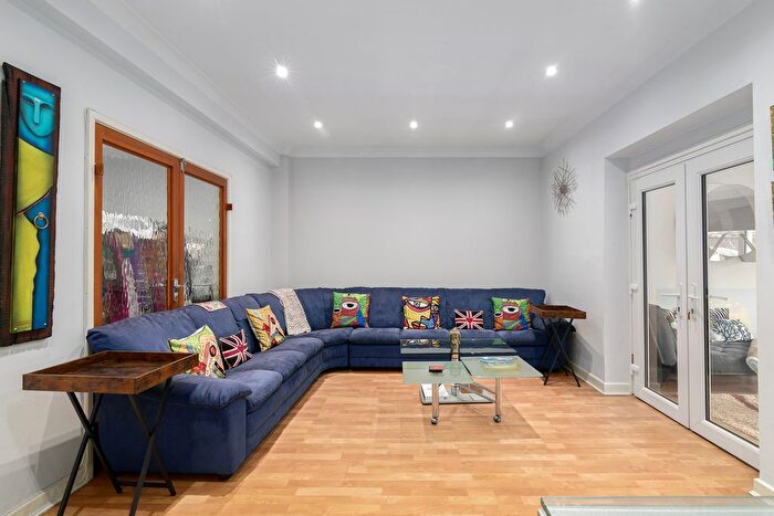 3 Bedroom Detached House To Rent In Queens Park Road, Birmingham, West Midlands, B32