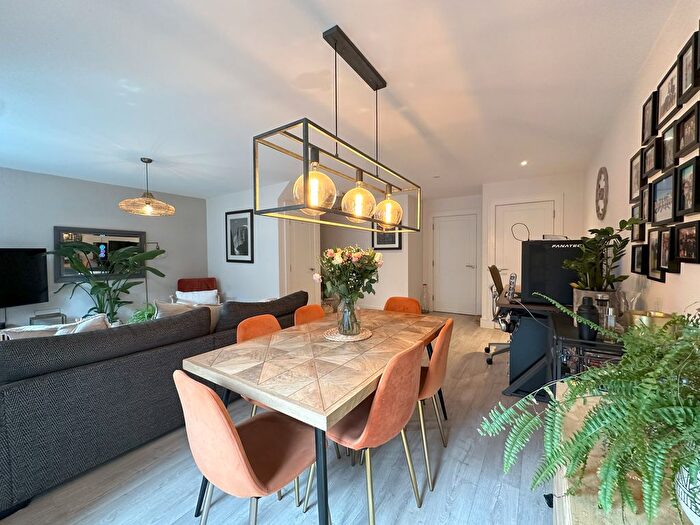 2 Bedroom Semi Detached House For Sale In Oval Road, Croydon, CR0