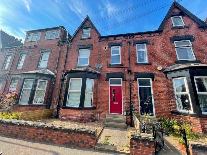 Studio To Rent In Sholebroke Mount Leeds, LS7