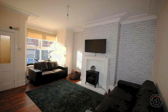 4 Bedroom House To Rent In Queens Road, Leeds, LS6