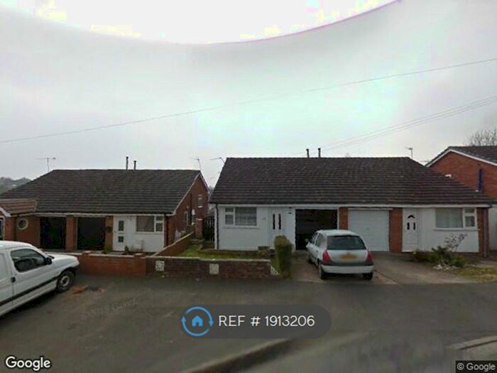 3 Bedroom Semi-Detached House To Rent In Field Close, Flint, CH6