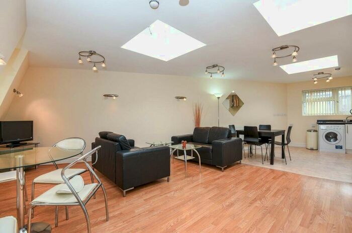 2 Bedroom Apartment To Rent In Battersea High Street, Clapham Junction, SW11