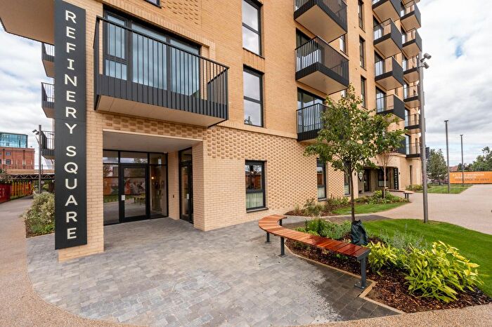 2 Bedroom Flat To Rent In Refinery Square, Slough, London, SL1