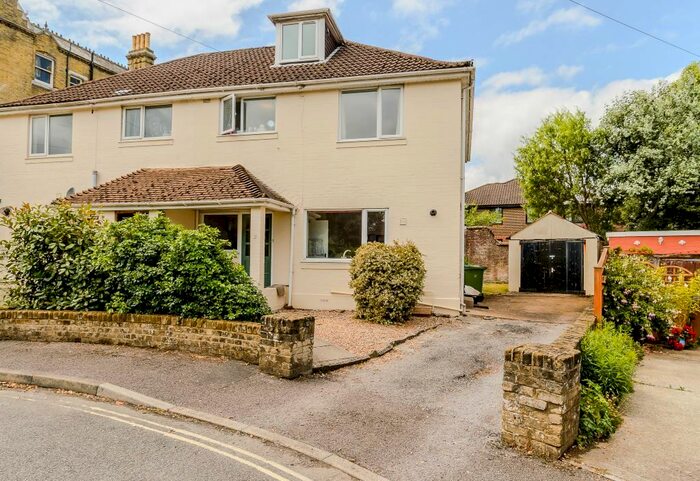 5 Bedroom Semi-Detached House To Rent In Cranford Way, Highfield, Southampton SO17