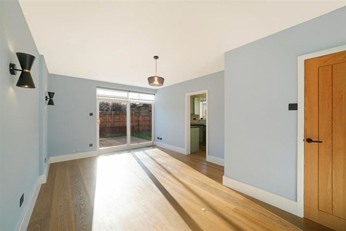 2 Bedroom Maisonette To Rent In Belverdere Close, Teddington, Tw, TW11