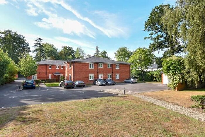 2 Bedroom Flat To Rent In Sunningdale, Berkshire, SL5