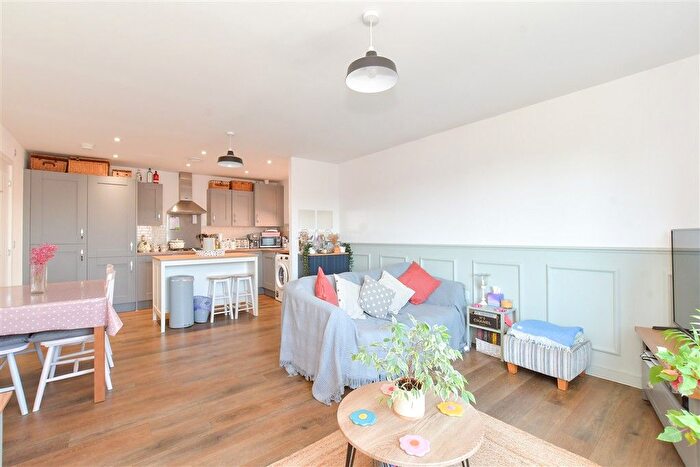 2 Bedroom Flat For Sale In Richard Road, Chichester, West Sussex, PO19