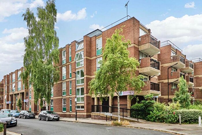1 Bedroom Flat To Rent In Wincott Street, Kennington, SE11