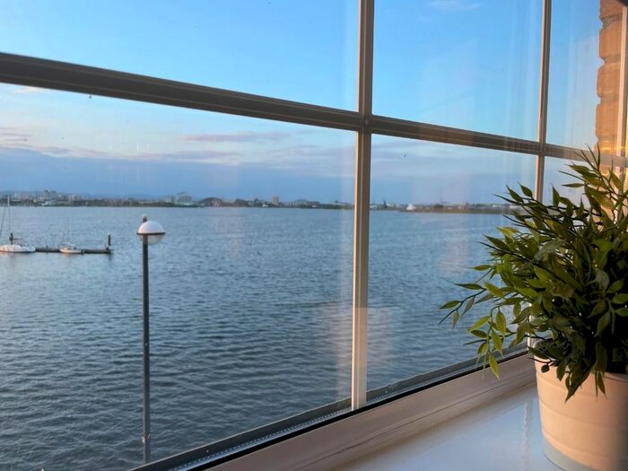 1 Bedroom Flat To Rent In John Batchelor Way, Penarth, CF64