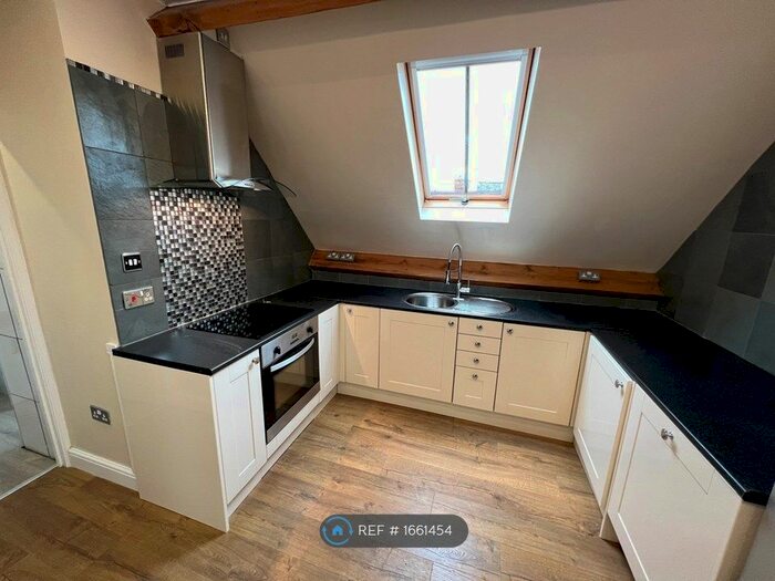 2 Bedroom Flat To Rent In Lincoln House, Rugby, CV22