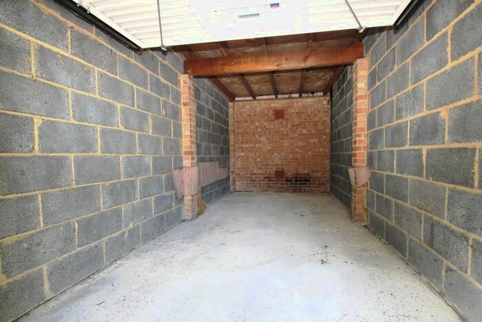 Garage / Parking To Rent In Tavistock Road, Bromley, BR2