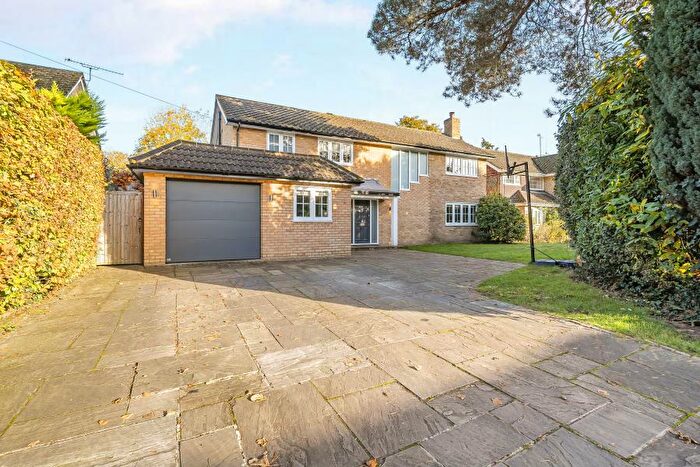 5 Bedroom Detached House To Rent In Woking, GU22