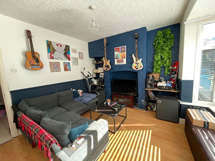 2 Bedroom Terraced House For Sale In Claremont Avenue, Selkirk St, Hull, HU5