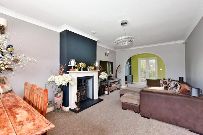 4 Bedroom Semi-Detached House To Rent In The Parkway, Iver, SL0