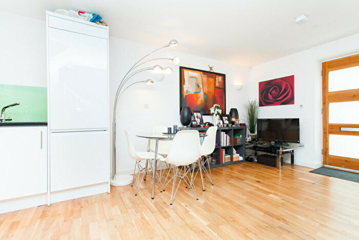 2 Bedroom Terraced House For Sale In Batley House, Stoke Newington, N16