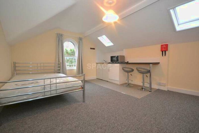 1 Bedroom Studio Flat To Rent In Eldon Road, Reading, RG1