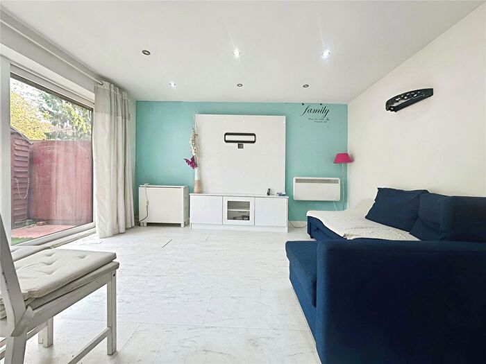 2 Bedroom End Of Terrace House To Rent In Frampton Road, Hounslow, TW4