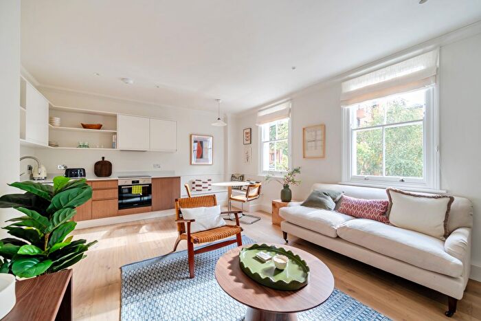 2 Bedroom Flat For Sale In Pembroke Road, London, W8