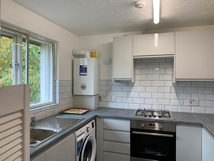 2 Bedroom Flat To Rent In Laburnum Close, Barnet, N11