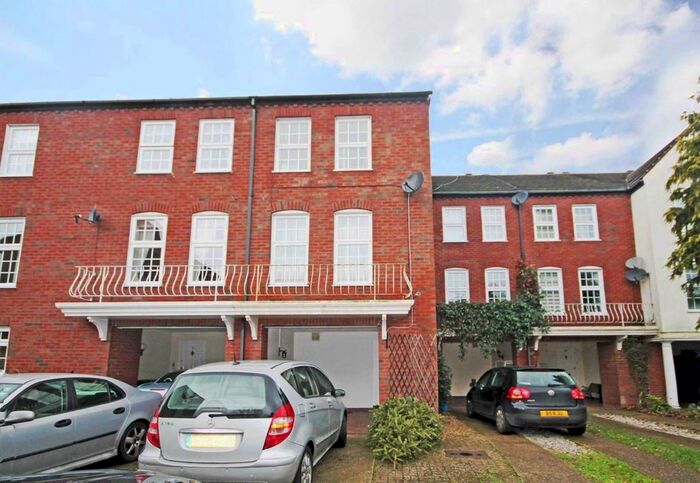 3 Bedroom Property To Rent In Park Crescent, Twickenham, TW2