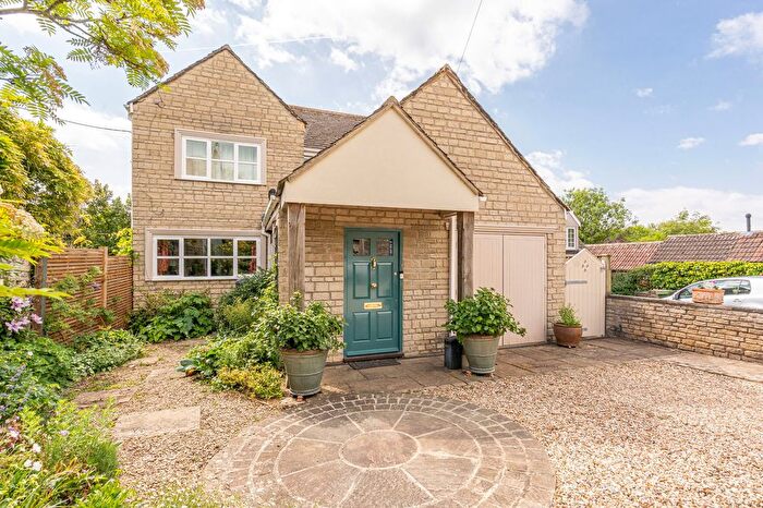 4 Bedroom Detached House For Sale In Bristol Street, Malmesbury, SN16