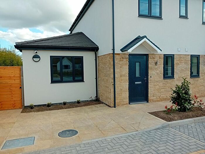 1 Bedroom Flat To Rent In Milestone Road, Carterton, Oxfordshire, OX18