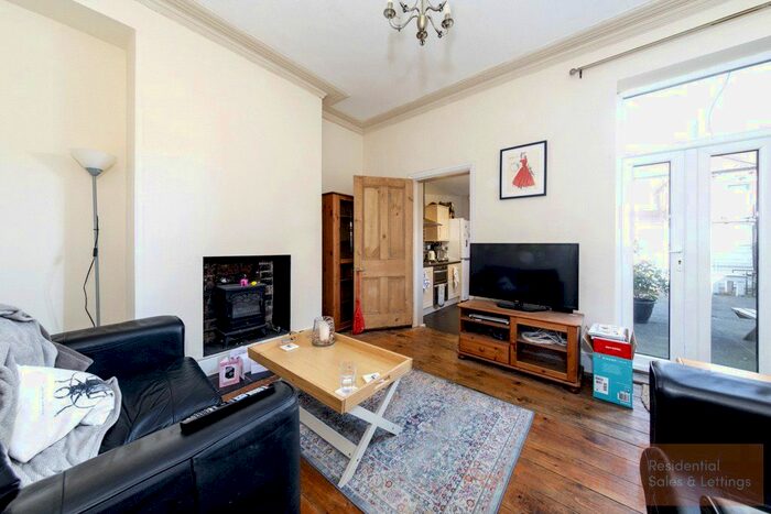 2 Bedroom Flat To Rent In Lavender Gardens, Jesmond, Newcastle-Upon-Tyne, NE2