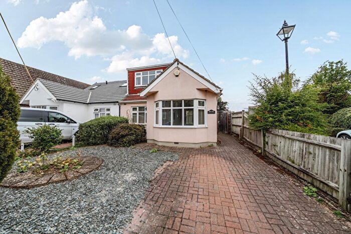 3 Bedroom Bungalow For Sale In Rollo Road, Hextable, Swanley, BR8