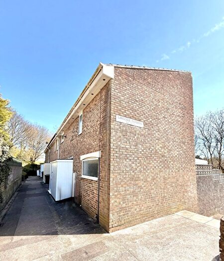 3 Bedroom End Of Terrace House For Sale In Langdale Gardens, Leigham, Plymouth, PL6