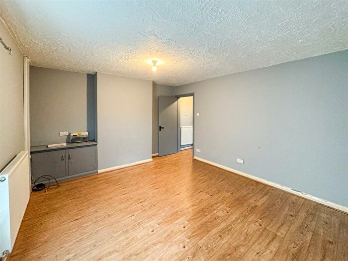 3 Bedroom End Of Terrace House For Sale In Barwell Road, Birmingham, B9