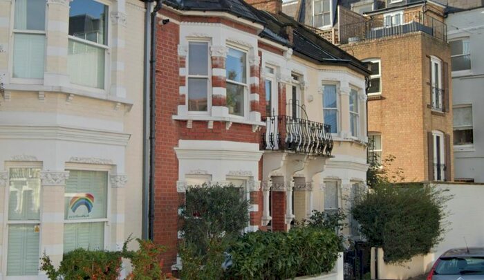 3 Bedroom Flat To Rent In Burnfoot Avenue, London, SW6