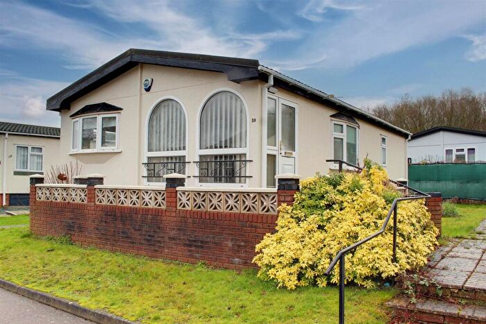 2 Bedroom Mobile Home For Sale In Woodside Lane, Bell Bar, AL9