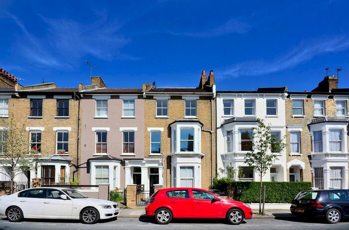 3 Bedroom Maisonette To Rent In Warbeck Road, Shepherd's Bush, London, W12