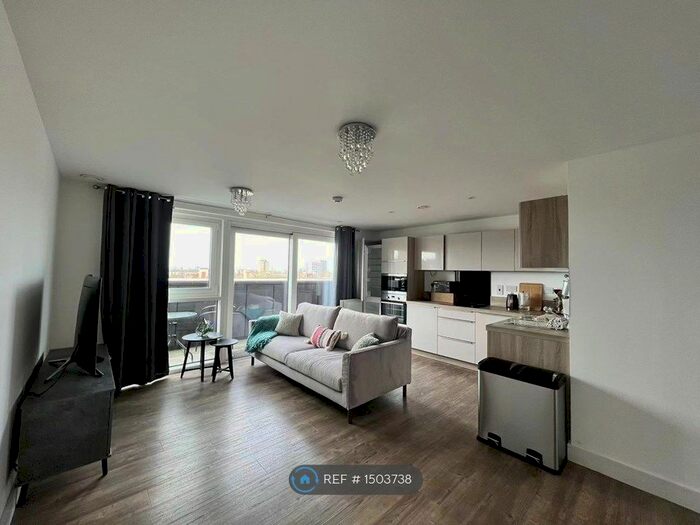 3 Bedroom Flat To Rent In Copenhagen Court, London, SE8