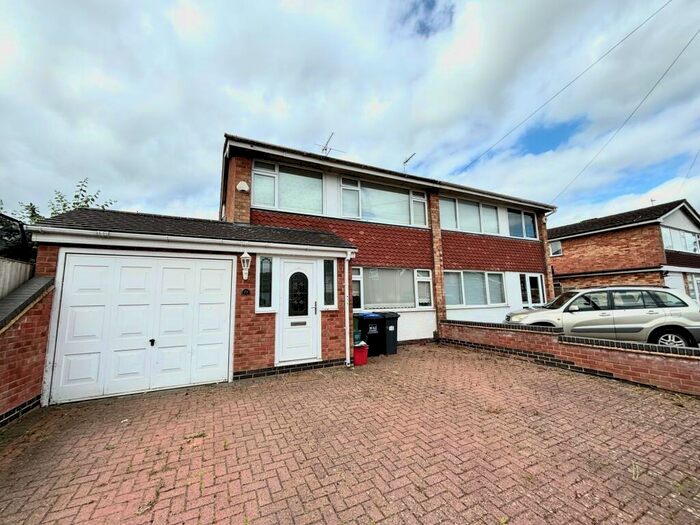 3 Bedroom Semi-Detached House To Rent In New Street, Cubbington, CV32