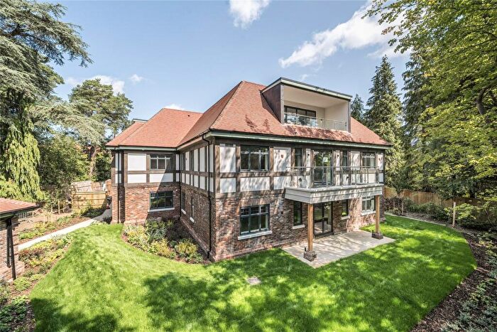 2 Bedroom Flat For Sale In Holly Bank Road, Woking, Surrey, GU22