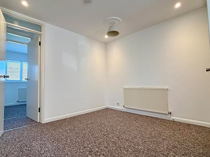 1 Bedroom Maisonette To Rent In Bembridge, Netley Abbey, SO31