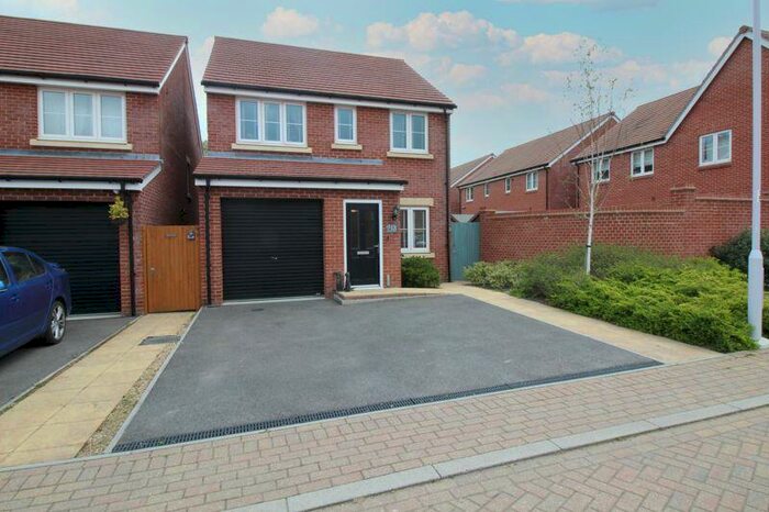 3 Bedroom Detached House To Rent In Ullswater Road, Crawley, RH10