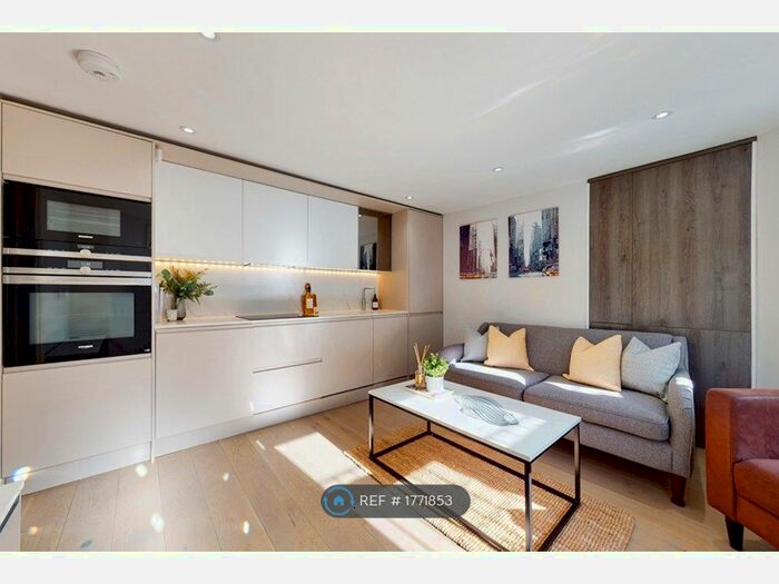 2 Bedroom Flat To Rent In New Cross, London, SE14