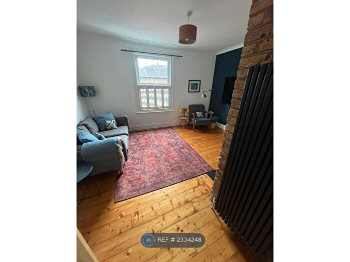 2 Bedroom Flat To Rent In Station Road, Hampton, TW12